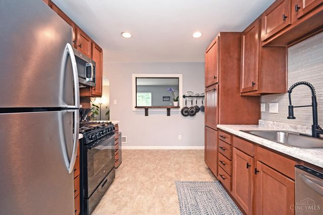 18 Crestmont Drive, Reading, OH 45215
