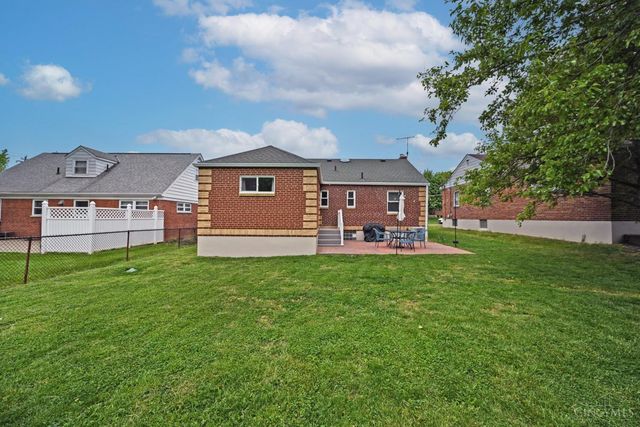 18 Crestmont Drive, Reading, OH 45215