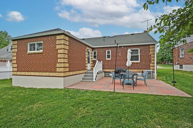 18 Crestmont Drive, Reading, OH 45215