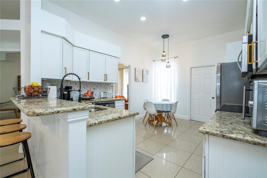 Image 13 of property listing at 2547 RACCOON RUN LANE, Orlando, FL 32837
