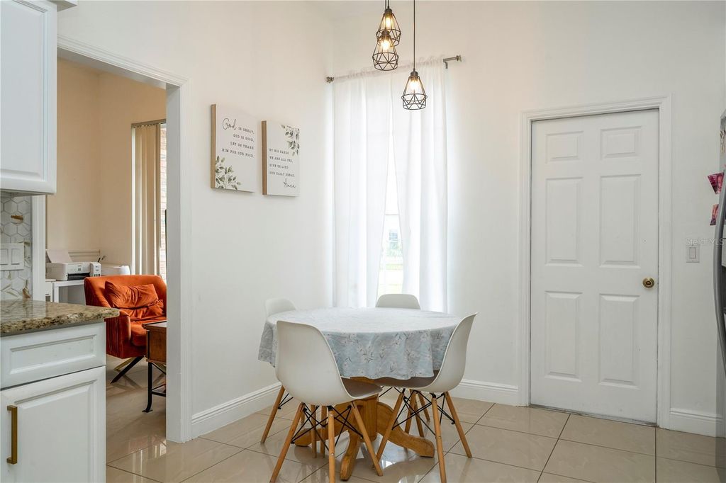 Image 14 of property listing at 2547 RACCOON RUN LANE, Orlando, FL 32837