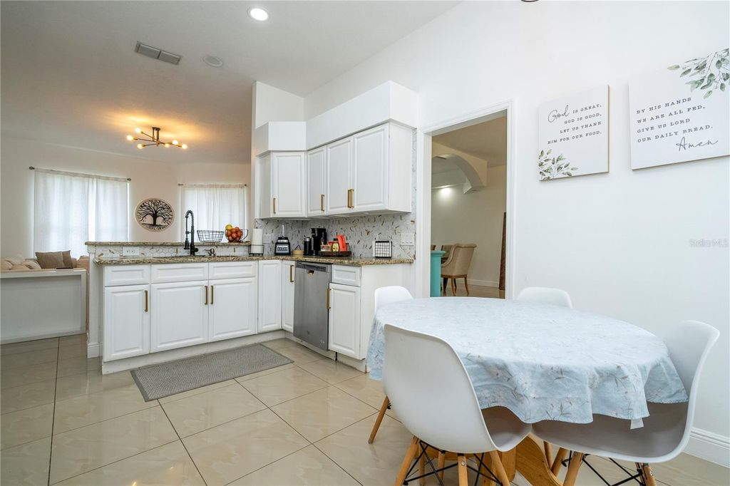 Image 15 of property listing at 2547 RACCOON RUN LANE, Orlando, FL 32837