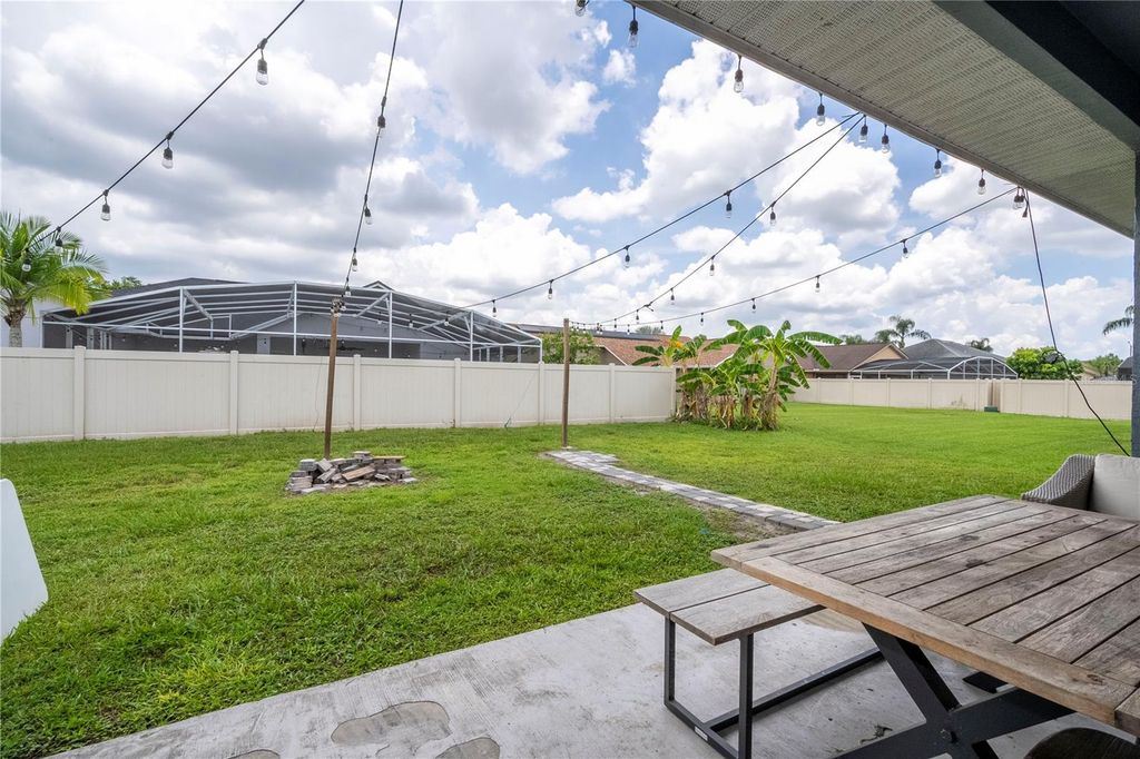 Image 23 of property listing at 2547 RACCOON RUN LANE, Orlando, FL 32837