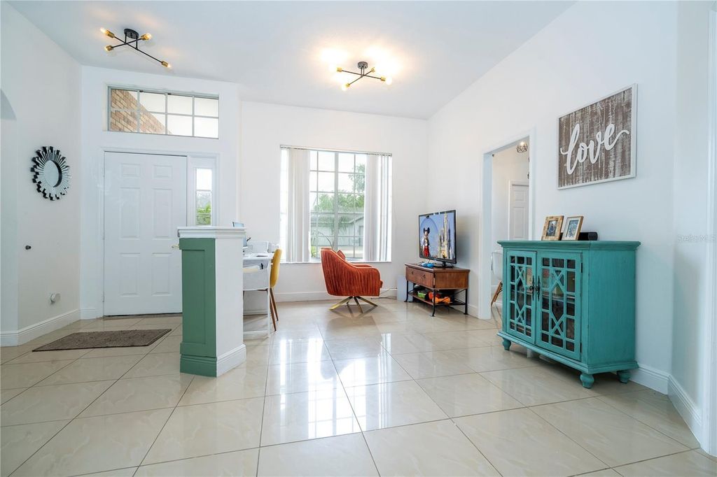 Image 4 of property listing at 2547 RACCOON RUN LANE, Orlando, FL 32837