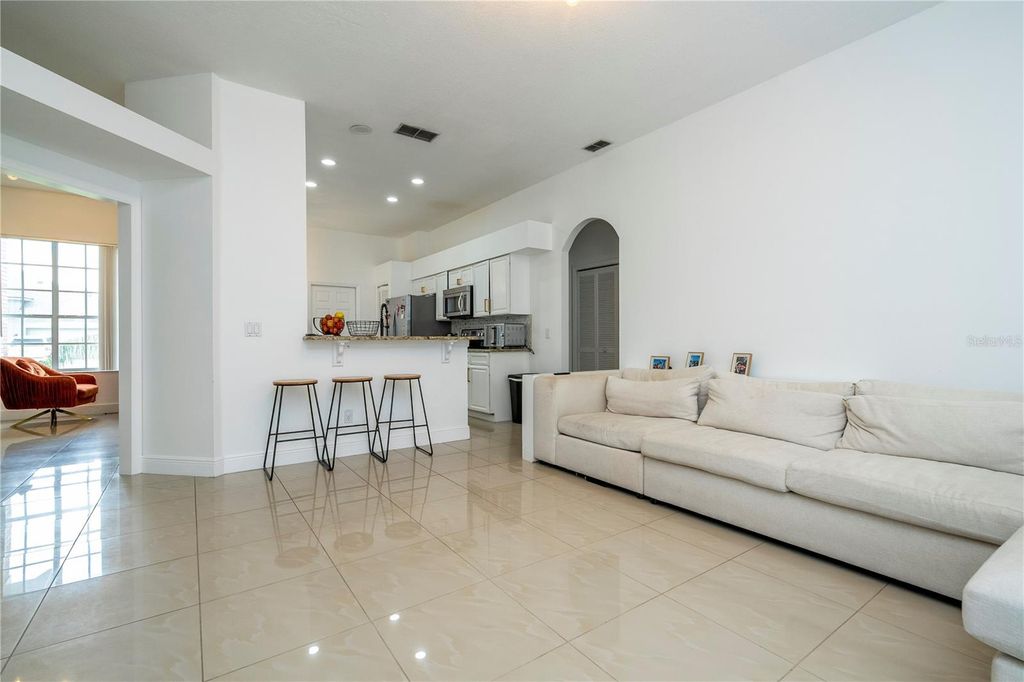 Image 7 of property listing at 2547 RACCOON RUN LANE, Orlando, FL 32837