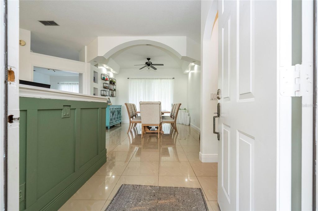 Image 8 of property listing at 2547 RACCOON RUN LANE, Orlando, FL 32837