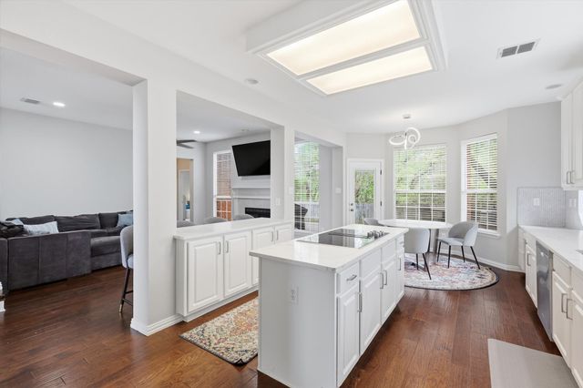 1904 N Port Court, Grapevine, TX 76051