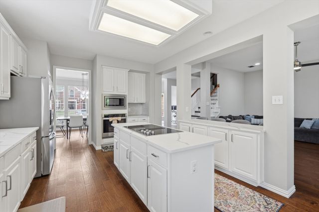 1904 N Port Court, Grapevine, TX 76051