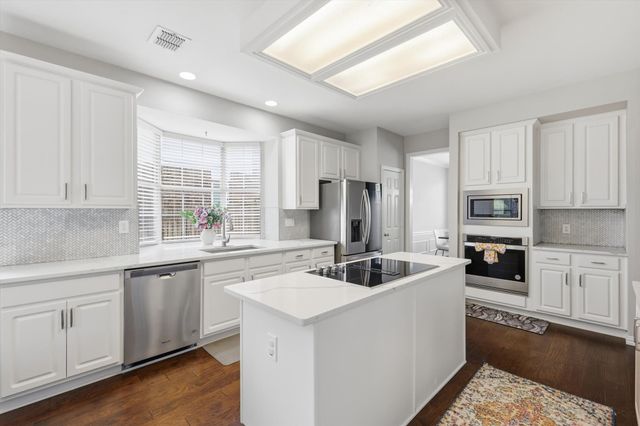 1904 N Port Court, Grapevine, TX 76051