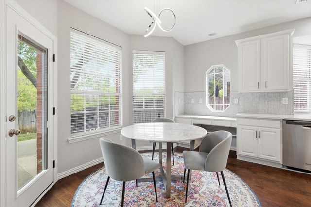 1904 N Port Court, Grapevine, TX 76051