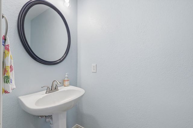 1904 N Port Court, Grapevine, TX 76051