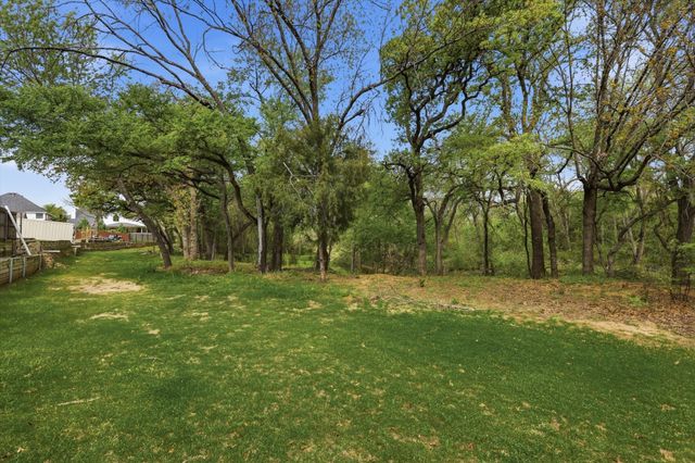 1904 N Port Court, Grapevine, TX 76051