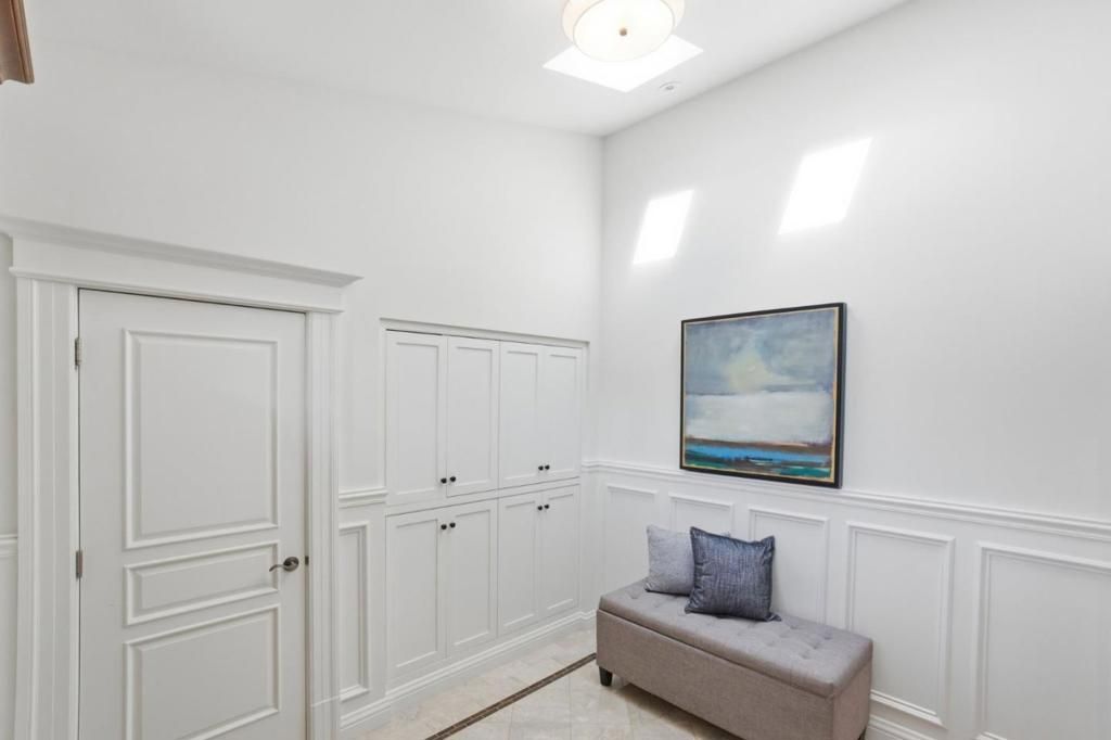 Image 11 of property listing at 10 Alderlee Way, San Carlos, CA 94070