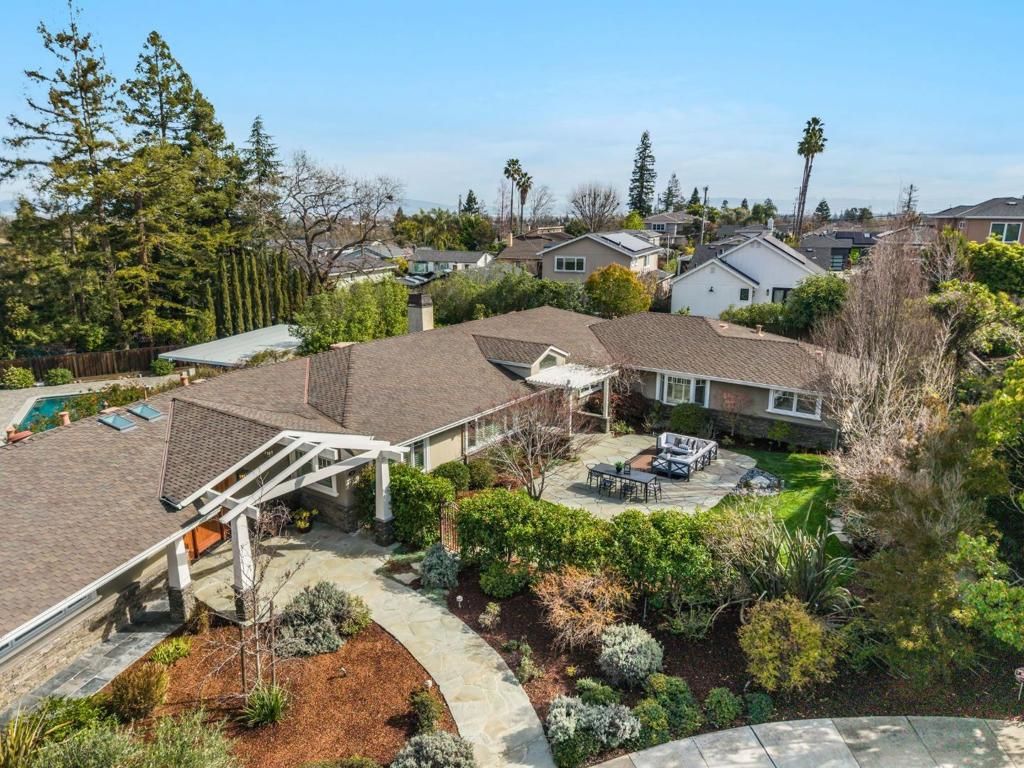 Image 2 of property listing at 10 Alderlee Way, San Carlos, CA 94070