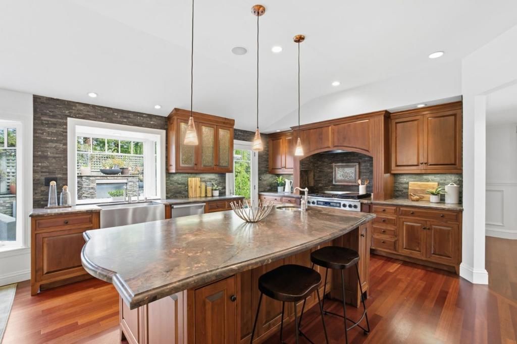 Image 22 of property listing at 10 Alderlee Way, San Carlos, CA 94070