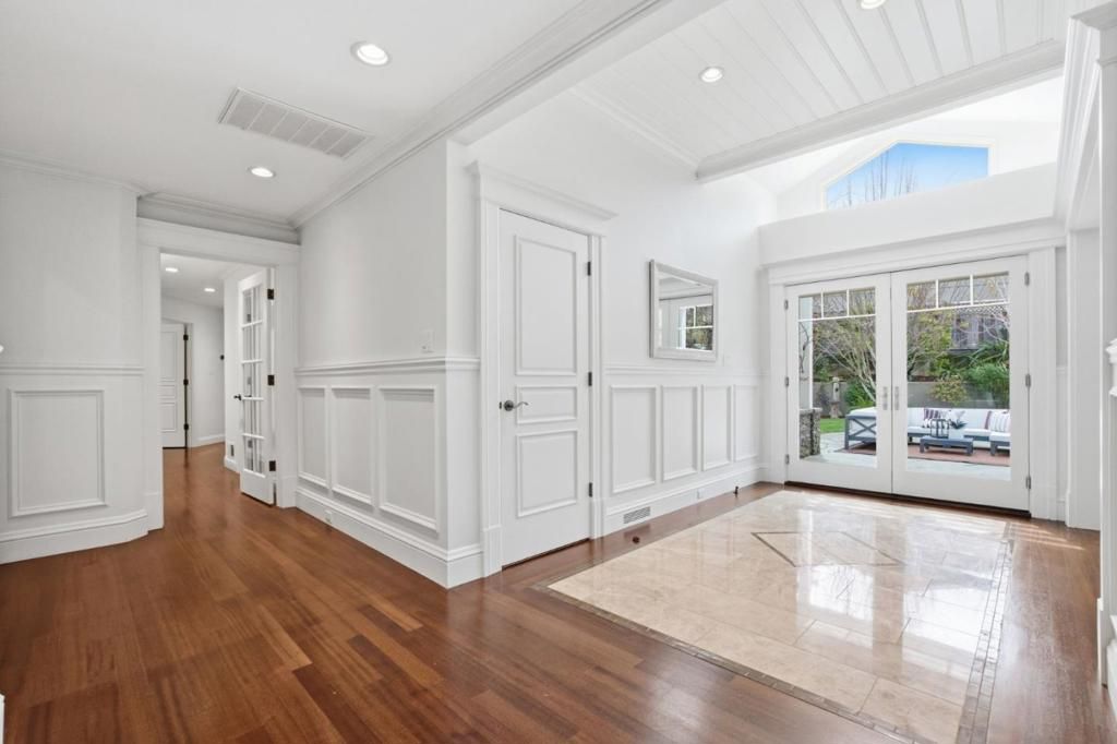 Image 26 of property listing at 10 Alderlee Way, San Carlos, CA 94070