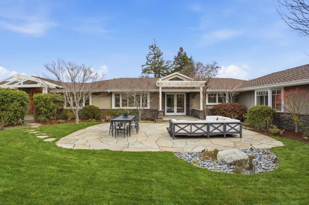 Image 4 of property listing at 10 Alderlee Way, San Carlos, CA 94070