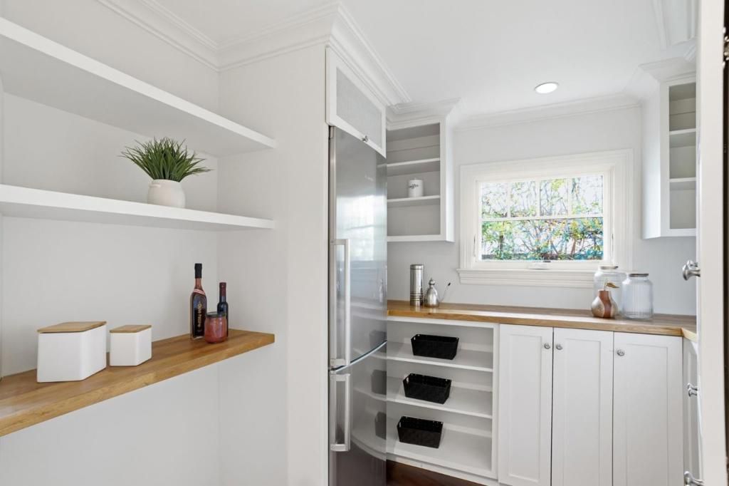 Image 41 of property listing at 10 Alderlee Way, San Carlos, CA 94070