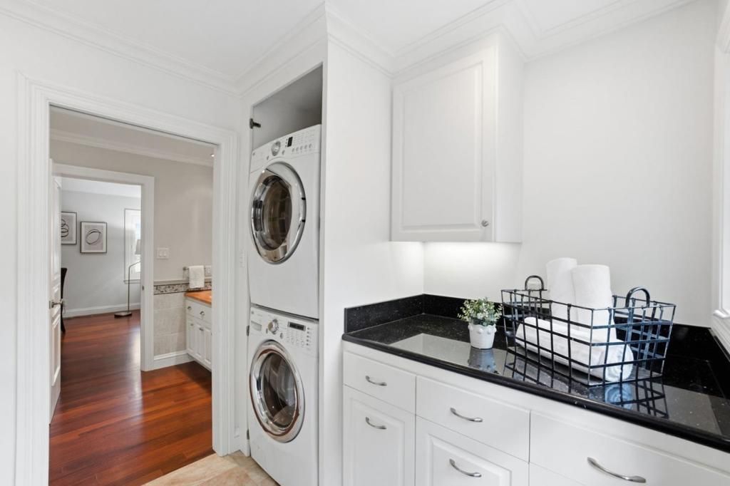 Image 43 of property listing at 10 Alderlee Way, San Carlos, CA 94070