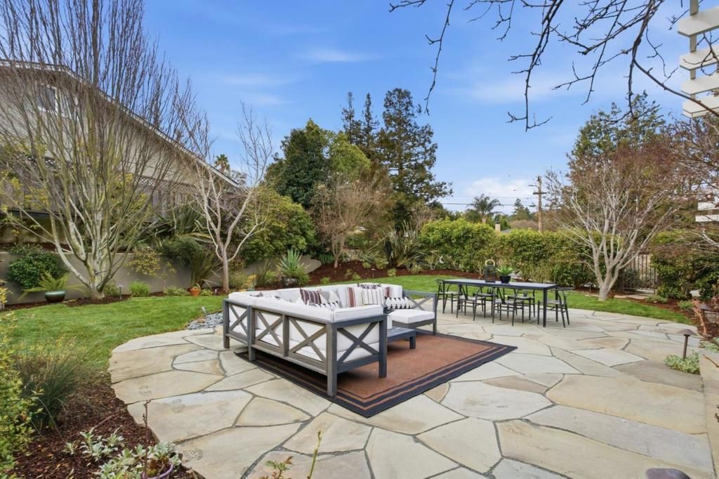 Image 6 of property listing at 10 Alderlee Way, San Carlos, CA 94070