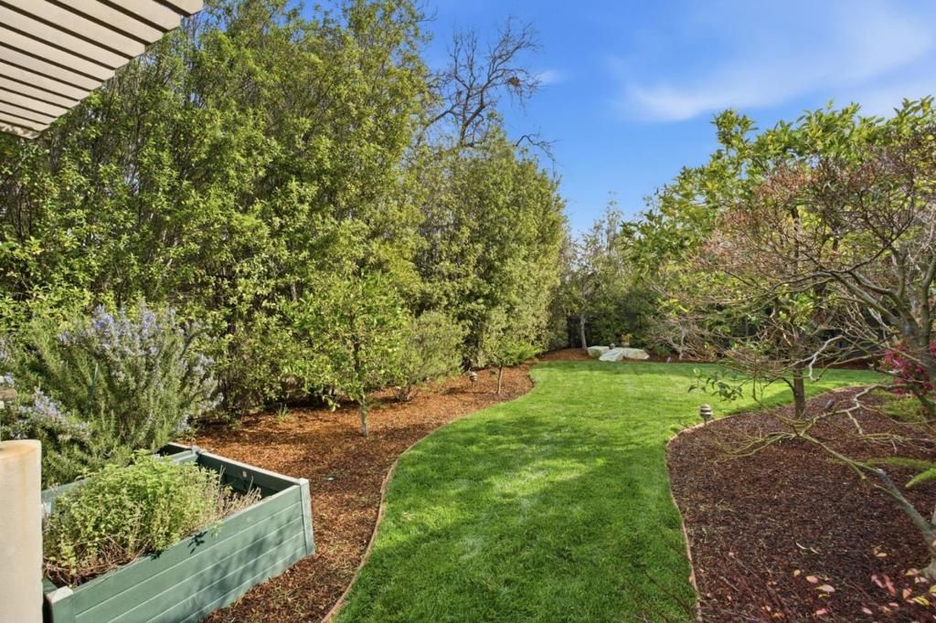 Image 7 of property listing at 10 Alderlee Way, San Carlos, CA 94070