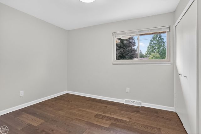 8650 Sandy Crest Drive, White Lake Twp, MI 48386