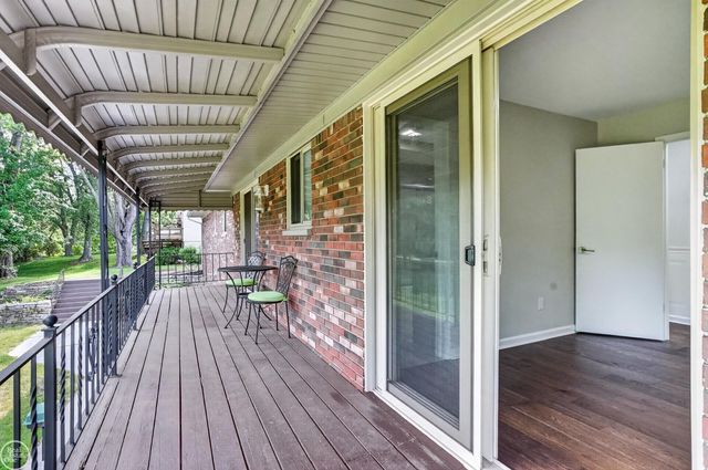 8650 Sandy Crest Drive, White Lake Twp, MI 48386