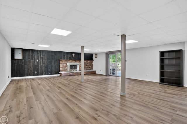 8650 Sandy Crest Drive, White Lake Twp, MI 48386