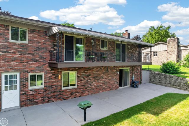 8650 Sandy Crest Drive, White Lake Twp, MI 48386