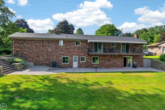 8650 Sandy Crest Drive, White Lake Twp, MI 48386
