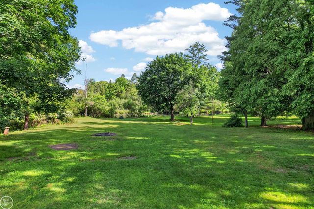 8650 Sandy Crest Drive, White Lake Twp, MI 48386
