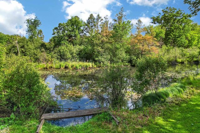 8650 Sandy Crest Drive, White Lake Twp, MI 48386