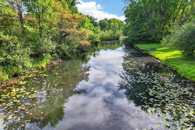 8650 Sandy Crest Drive, White Lake Twp, MI 48386