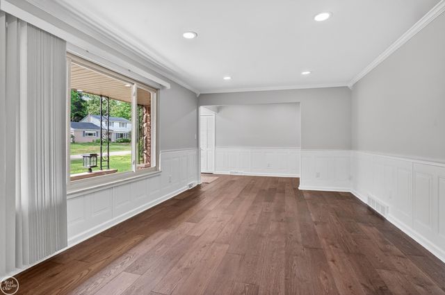 8650 Sandy Crest Drive, White Lake Twp, MI 48386