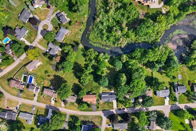 8650 Sandy Crest Drive, White Lake Twp, MI 48386