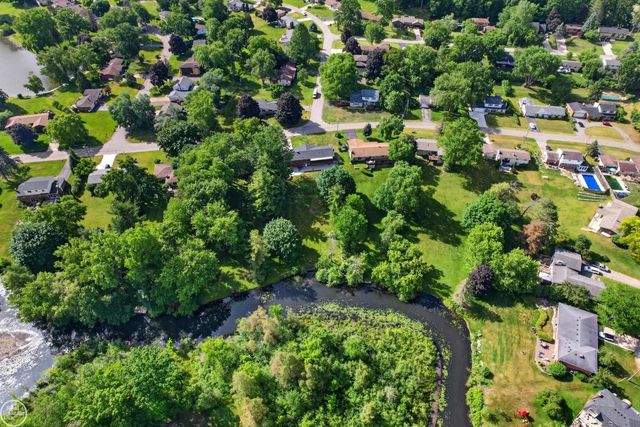 8650 Sandy Crest Drive, White Lake Twp, MI 48386