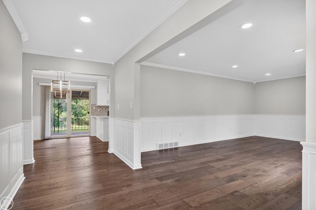 8650 Sandy Crest Drive, White Lake Twp, MI 48386