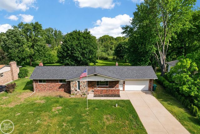 8650 Sandy Crest Drive, White Lake Twp, MI 48386