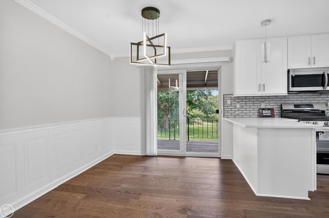 8650 Sandy Crest Drive, White Lake Twp, MI 48386