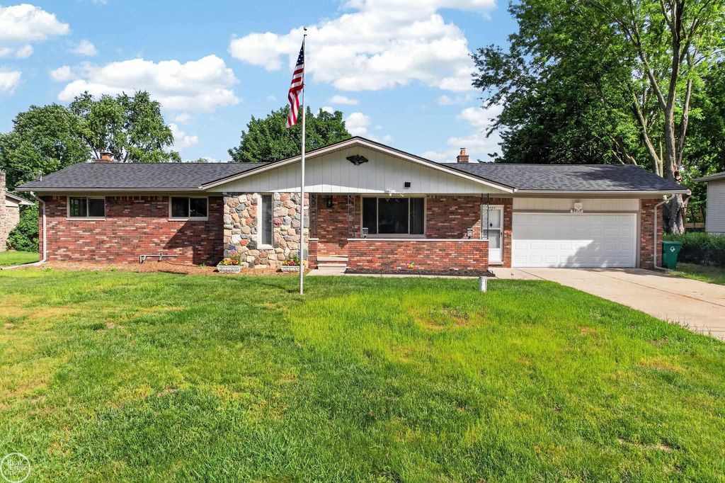 8650 Sandy Crest Drive, White Lake Twp, MI 48386