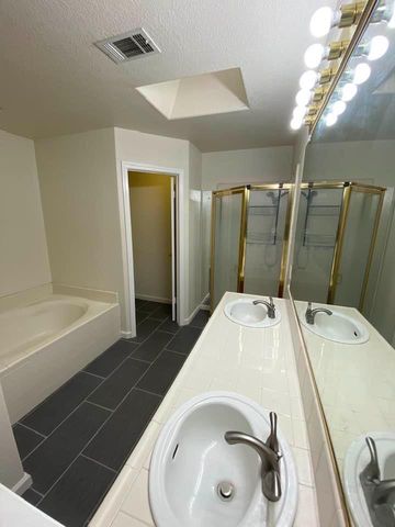 6236 Jaguar Ct, Riverbank, CA 95367