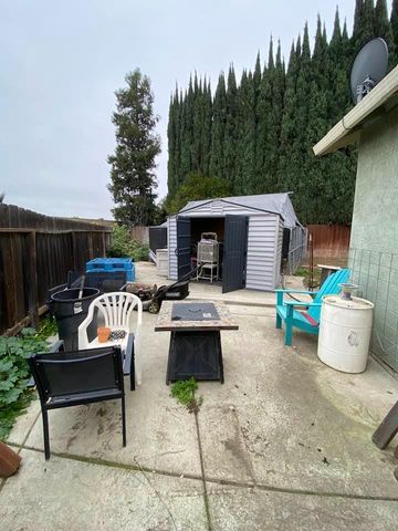 6236 Jaguar Ct, Riverbank, CA 95367