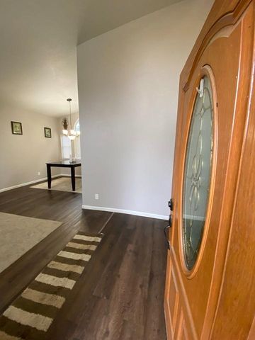 6236 Jaguar Ct, Riverbank, CA 95367