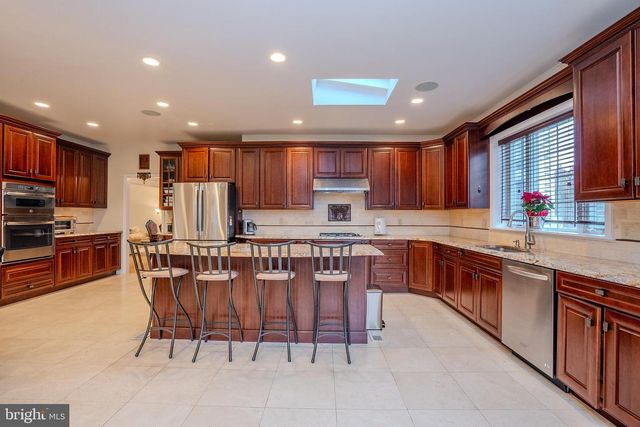 18 LOVELL DRIVE, Plainsboro, NJ 08536
