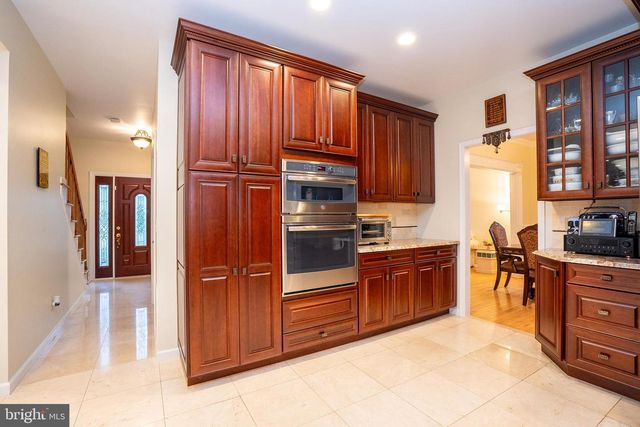 18 LOVELL DRIVE, Plainsboro, NJ 08536