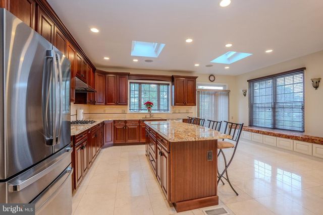 18 LOVELL DRIVE, Plainsboro, NJ 08536