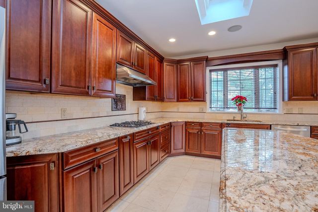 18 LOVELL DRIVE, Plainsboro, NJ 08536