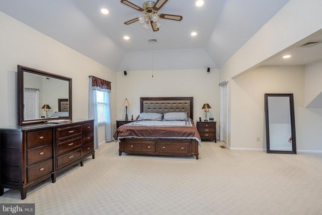 18 LOVELL DRIVE, Plainsboro, NJ 08536