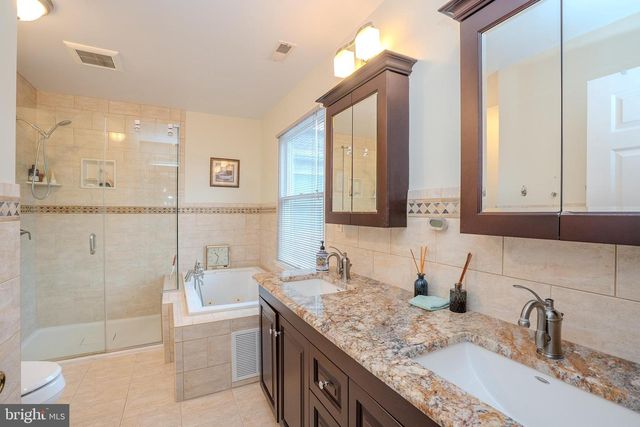 18 LOVELL DRIVE, Plainsboro, NJ 08536