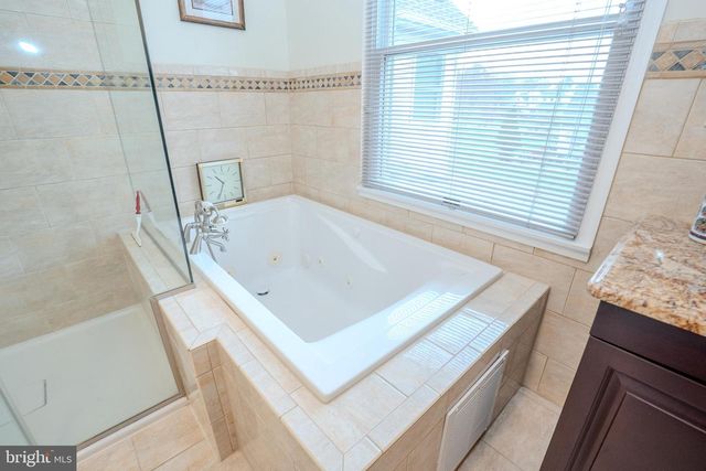18 LOVELL DRIVE, Plainsboro, NJ 08536